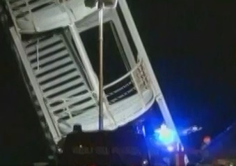 Italie: Spectaculaire accident dans le port de Gênes