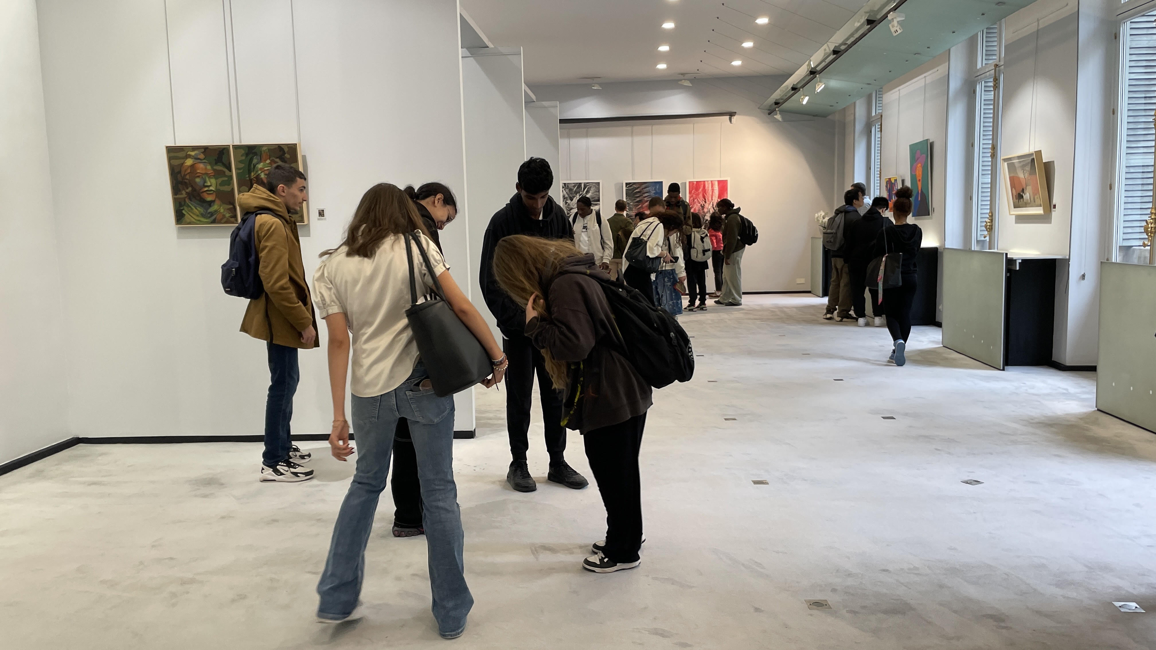 Deux lycées de la banlieue parisienne ont visité l'exposition lors des journées du patrimoine (c) galerie ICI LABAS