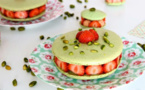 Macaron pistache fraise et rhubarbe curd