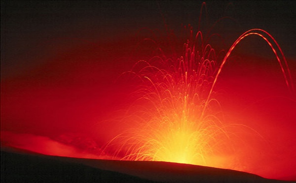 L'IMAGE DU JOUR: Le volcan Stromboli en Sicile