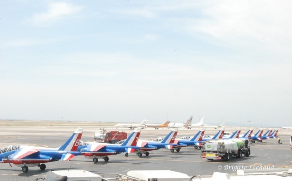 LA PATROUILLE DE FRANCE A NICE POUR LE RATTACHEMENT DU COMTE DE NICE A LA FRANCE 