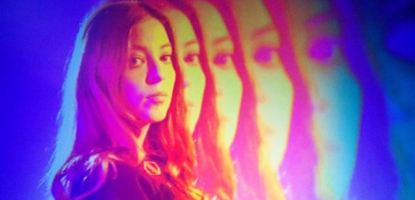 Jade Bird vire électrique 