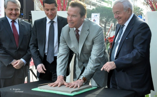 ARNOLD SCHWARZENEGGER ET FREDERIC MITTERAND A CANNES DANS LE CADRE DU MIPTV 2011