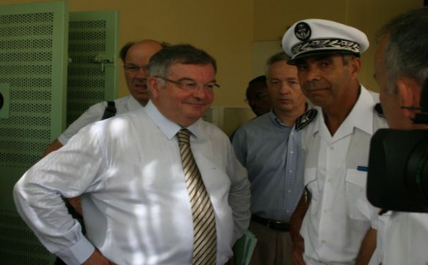 Visite à Mayotte du garde des Sceaux, ministre de la Justice et des Libertés, Michel Mercier