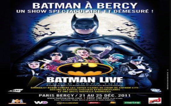 Batman survole Bercy pendant les fêtes de Noël!