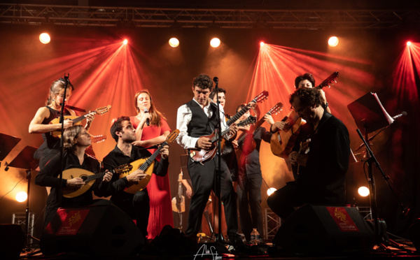 Féloche chante Chic Planète avec le Mandolin' Orchestra