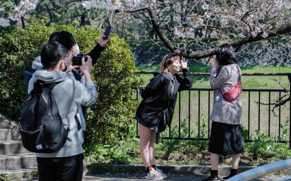 La gouverneure de Tokyo exhorte à la coopération de la population pour éviter un confinement