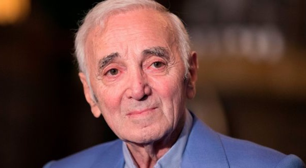 Charles Aznavour, homme qui a appris aux gens à sourire à travers les larmes