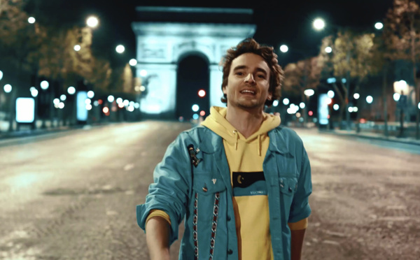 Adri1 fait tourner son clip de Netflix sur le web