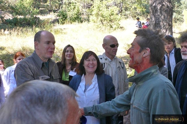 S.A.S. Le Prince Souverain Albert II de Monaco et artiste Etienne Borgo S.A.S. Le Prince Souverain Albert II de Monaco et artiste Etienne Borgo
